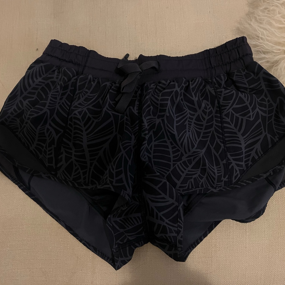 Hot to trot Lululemon short - Picture 1 of 2